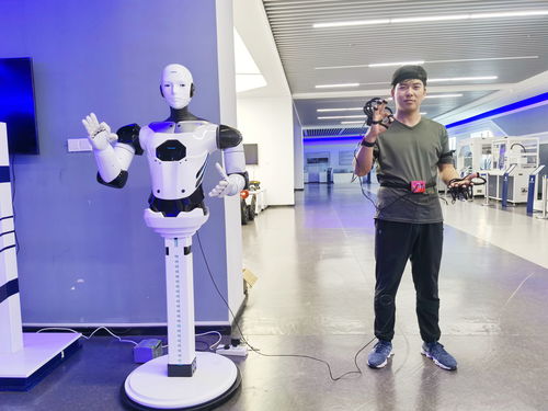 揚州造人型機器人 智能同步，語音交互新突破