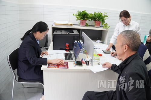 內江市市中區行政審批局 流動服務點打通證照辦理“最后一公里”，貼心代辦服務暖民心